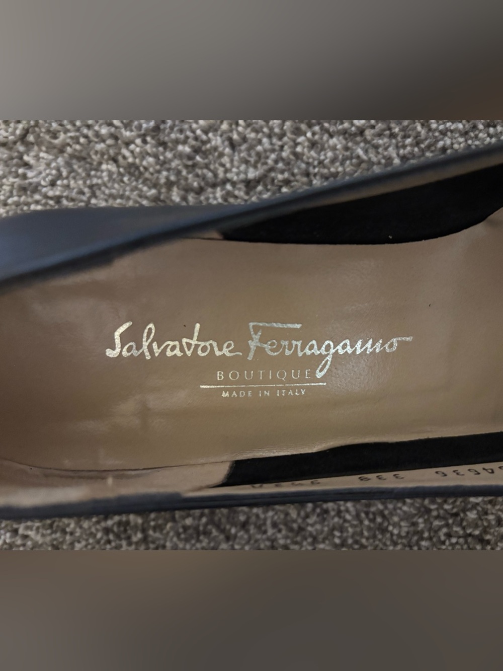 Vintage Salvatore Ferragamo Black Vara Bow Leather Pumps - Picture 2 of 5